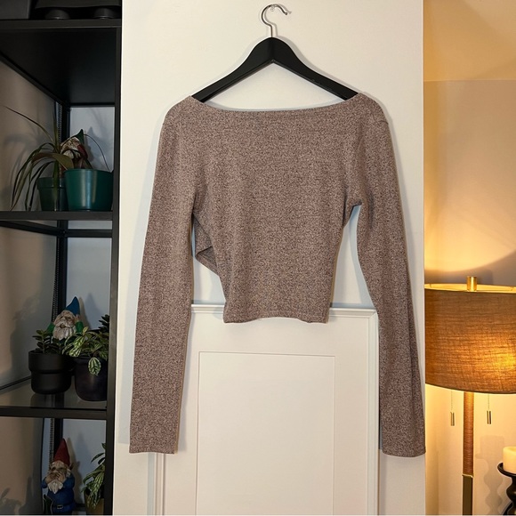 Ballet-style long sleeve crop top - Picture 2 of 3